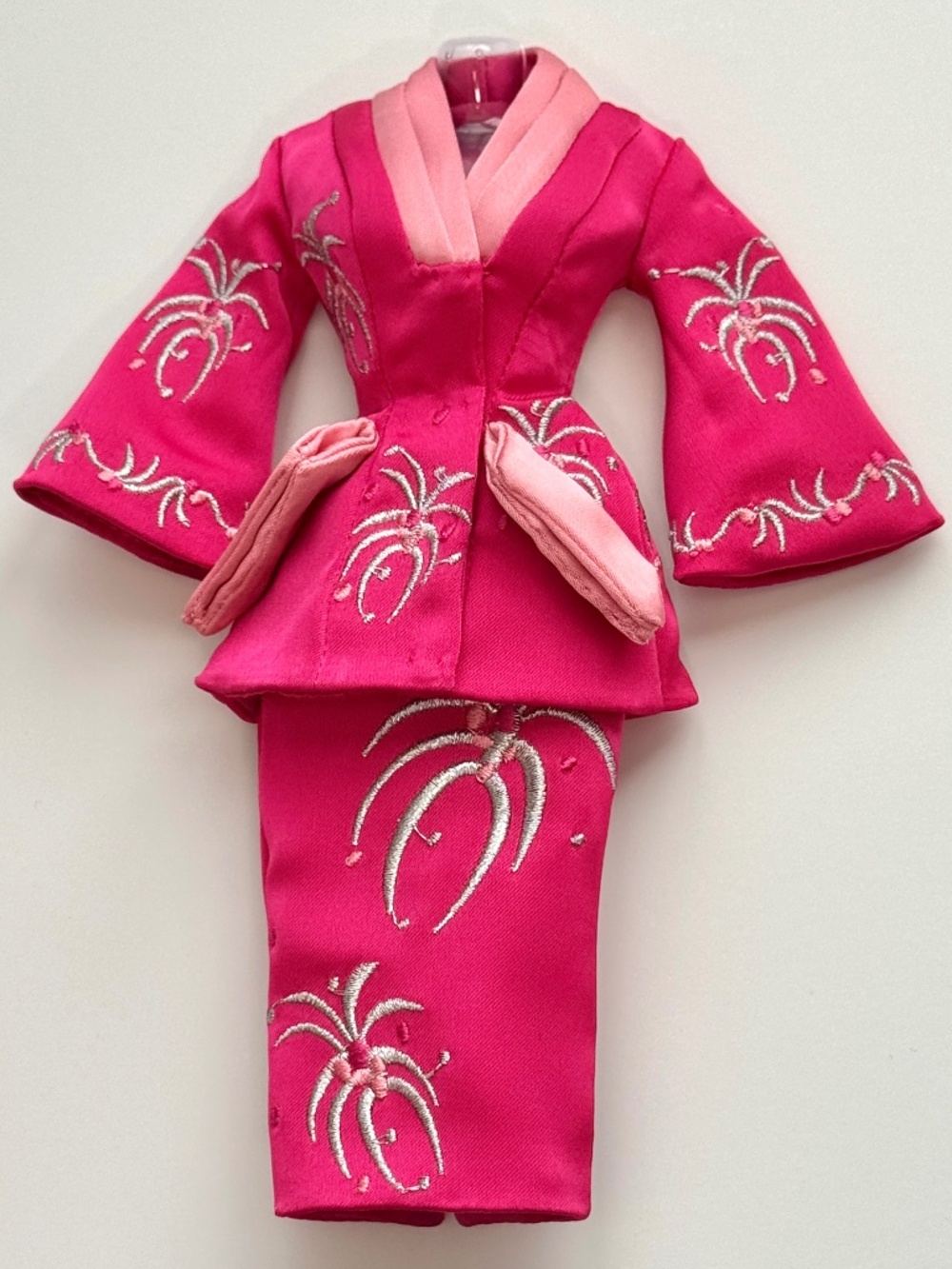 Popular Monogram Integrity Toys Fashion Doll Suit Jacket Skirt Royalty Poppy FR